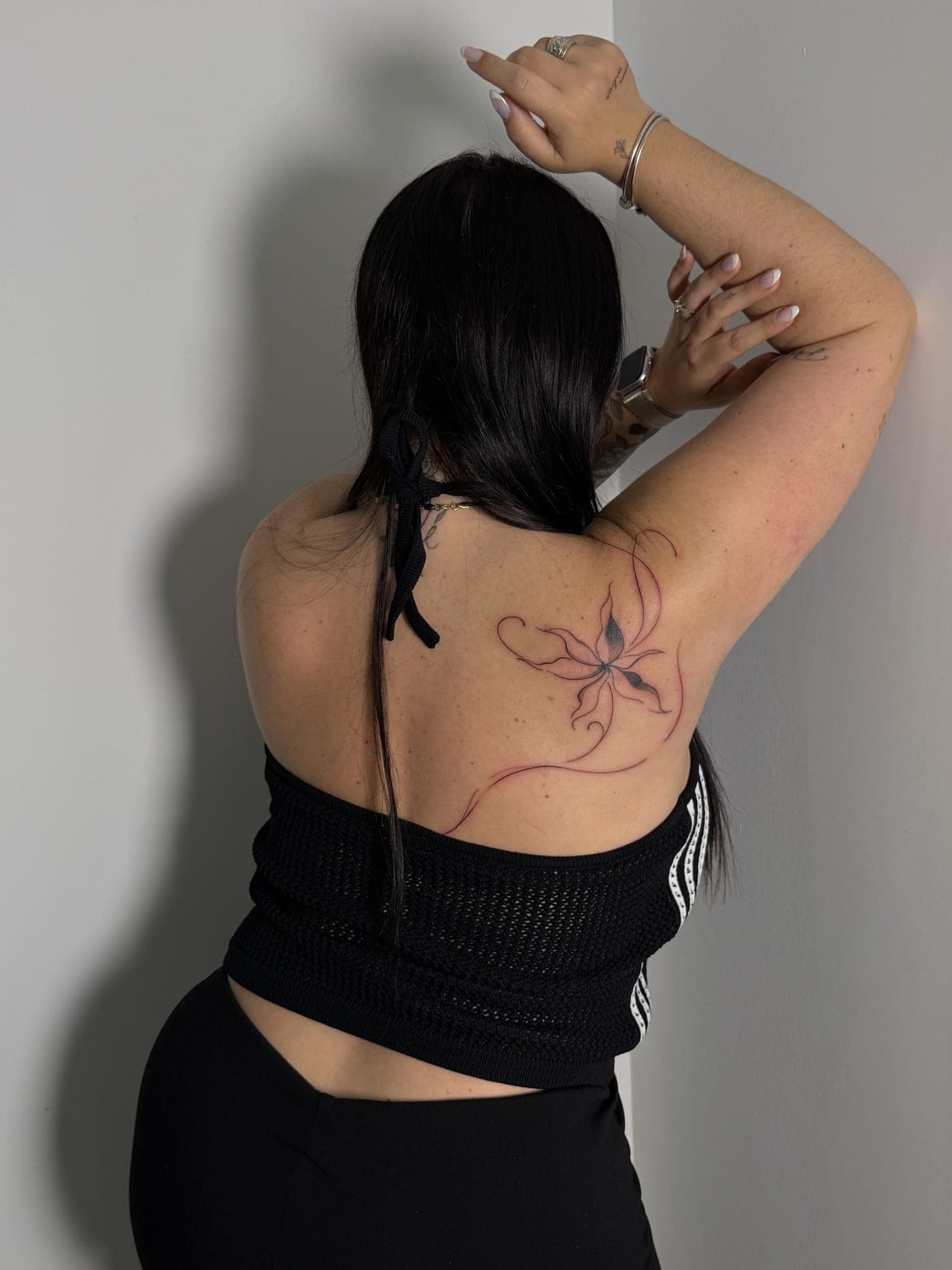 Tatuaje fine line — Flor · cover up
