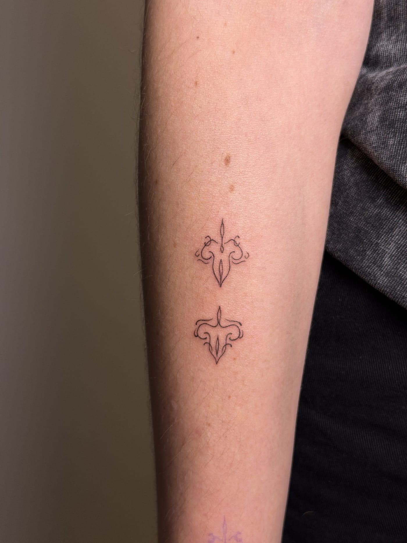 Tatuaje fine line — Micro ornamentos